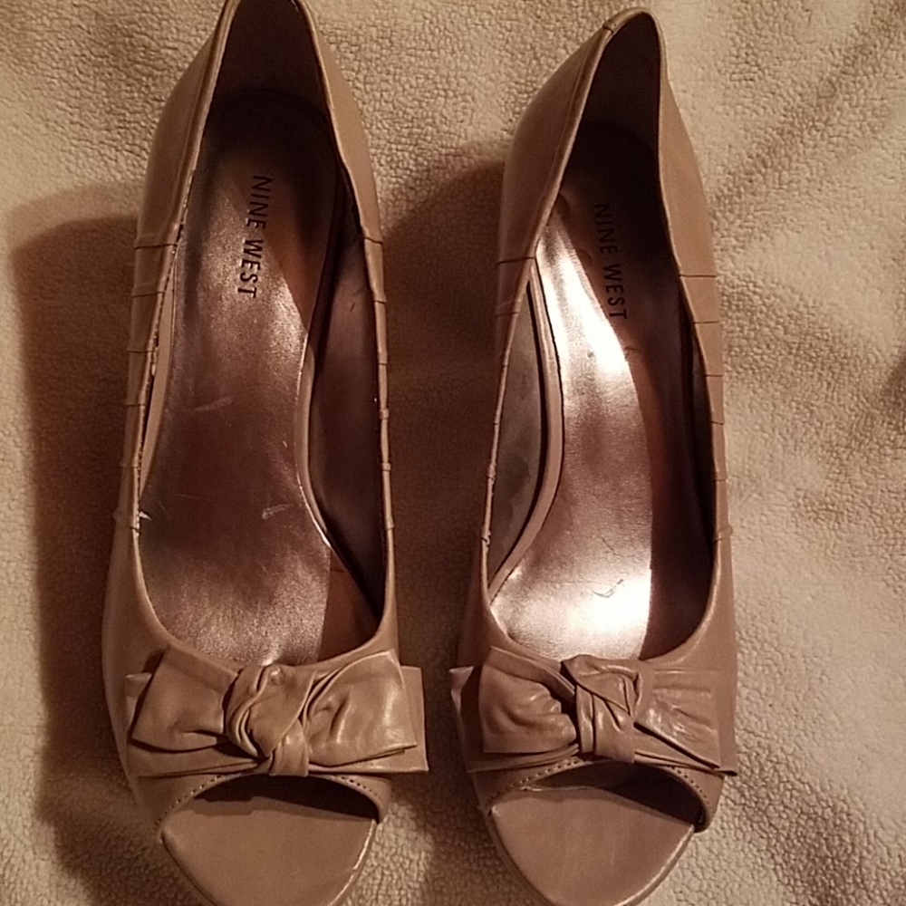 I'm selling grey and silver heels from Nine West